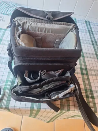 Cámara Nikon F50 réflex analógica + objetivo+funda