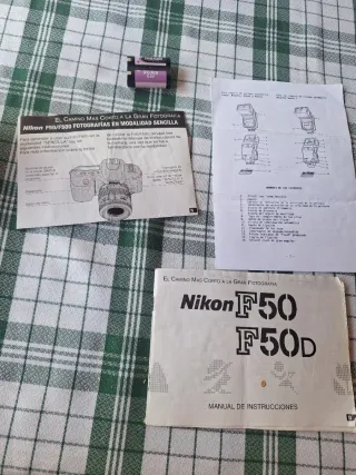 Cámara Nikon F50 réflex analógica + objetivo+funda