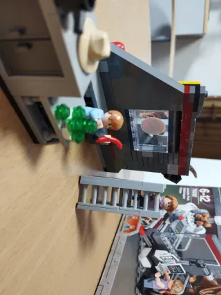 LEGO 75932 persecución velociraptor