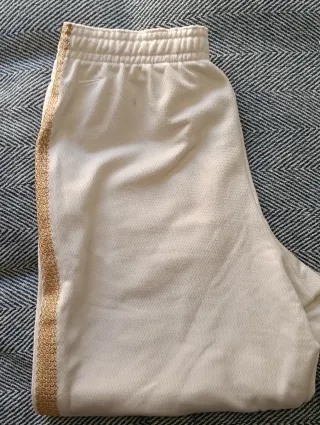 Pantalón chándal Nike beige y dorado