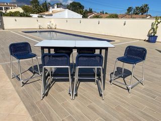 Mesa alta y 6 taburetes exterior