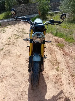 Triumph Speed 400 Negra y Plateada