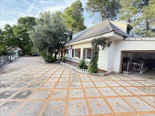 Chalet en venta en Zona Urbanizaciones en Alzira