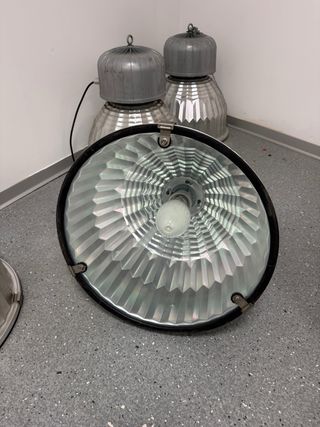Focos industriales metálicos
