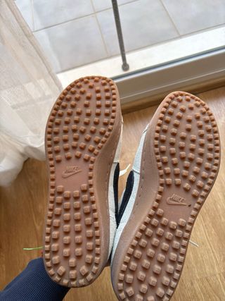 Zapatillas Nike Beige y Negro