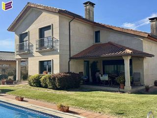 Chalet en venta en Porriño (O)