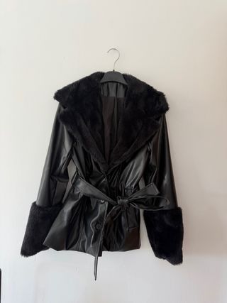 Chaqueta efecto piel negra Talla S