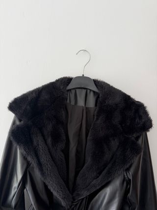 Chaqueta efecto piel negra Talla S