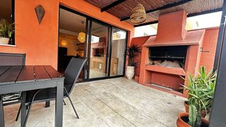 Casa adosada en venta en Gines