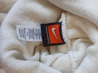 Gorro Nike pompón blanco y gris