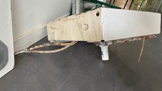 Lavabo de cerámica con grifo