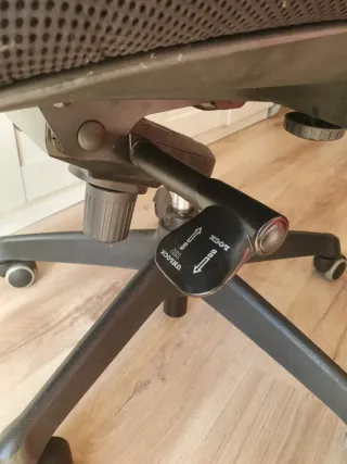 Silla de oficina giratoria negra