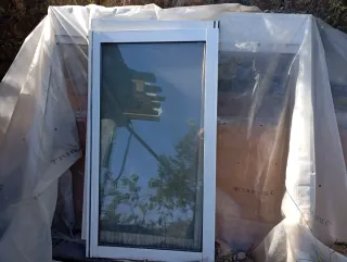 Ventana aluminio con doble cristal y persiana