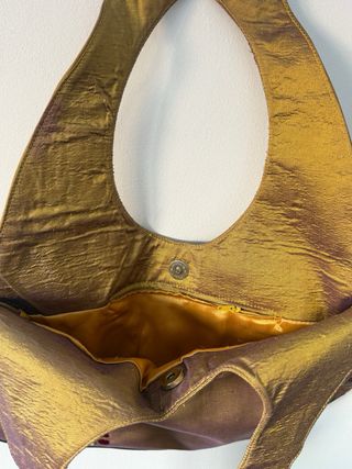 Bolso dorado bordado flores