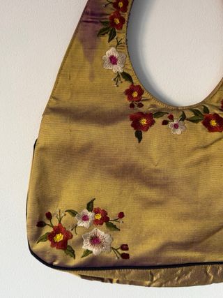 Bolso dorado bordado flores