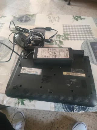 Y windons 10. Y . Pantalla 10  320 gigas y memoria