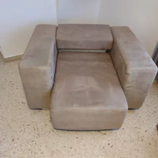 Sillón individual minimalista de la marca Domus