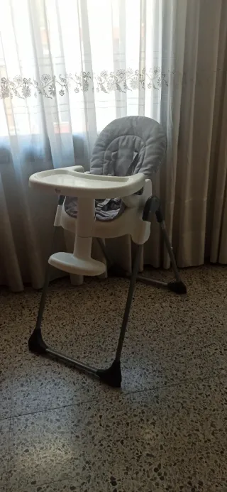 Trona de bebé plegable