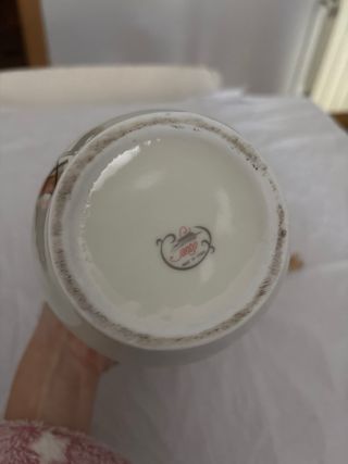 Jarrón antiguo con pájaros