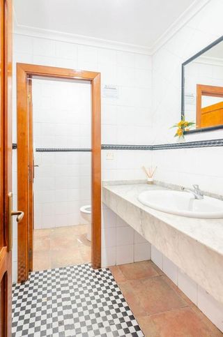 Local comercial en venta en La Pola Siero en Siero