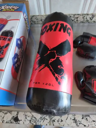 Set Boxeo Infantil Guantes y Saco
