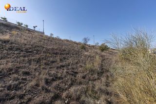 Terreno en venta en Zubia (La)