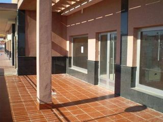 Local comercial en alquiler en Los Balcones - Los Altos del Edén en Torrevieja