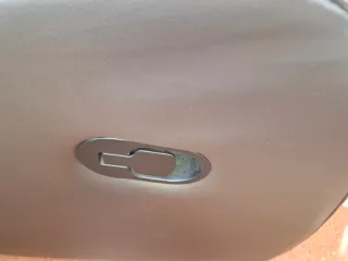 Sillón de piel marrón