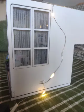 Casa con figuras Sylvanian.