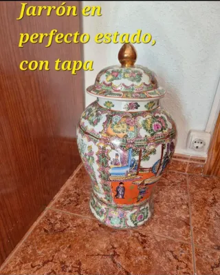 Jarrón de porcelana con tapa