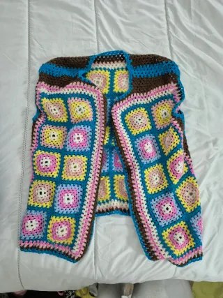 Chaleco tejido a mano multicolor