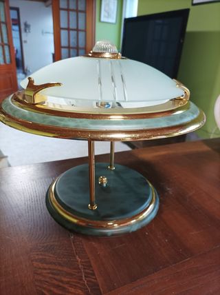 3 Lámpara de techo dorada y verde