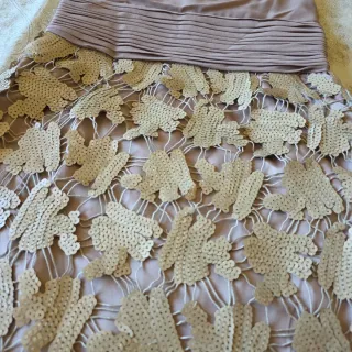 Vestido de fiesta beige y dorado