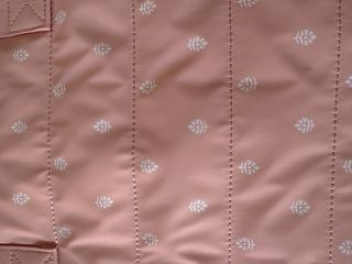 Bolso de viaje rosa estampado