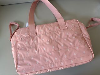 Bolso de viaje rosa estampado
