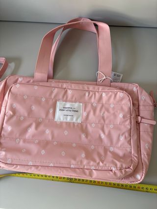 Bolso de viaje rosa estampado