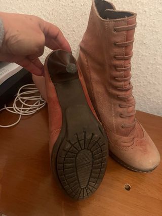 Botines de tacón con cordones