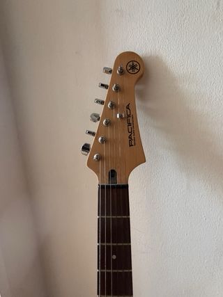 Guitarra Yamaha Pacifica + Amplificador Fender