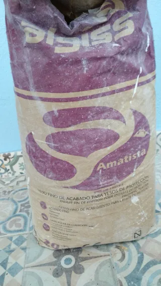 Yeso Fino de Acabado Amatista abierto, lleno 90%