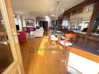 Piso en venta en Plaza España - Villa Pilar - Reyes Católicos - Vadillos en Burgos