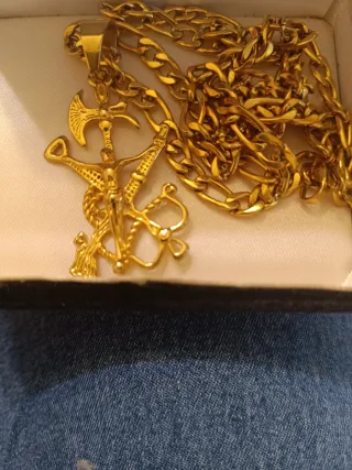 Colgate de la lejion con cadena con estuche