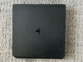 PlayStation 4 de 1 TB poco uso versión 10.5