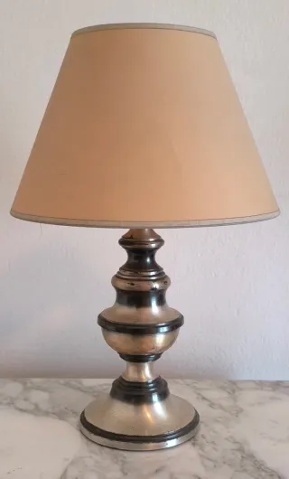 Lámpara de mesa antigua metal y tela