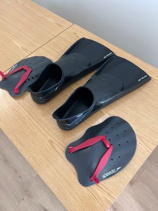 Pinne e guanti da nuoto Speedo