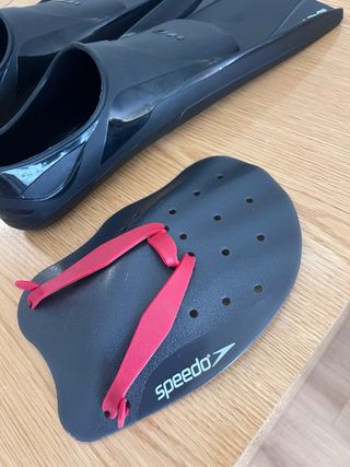 Pinne e guanti da nuoto Speedo