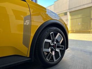 Renault 5 E-TECH 2025