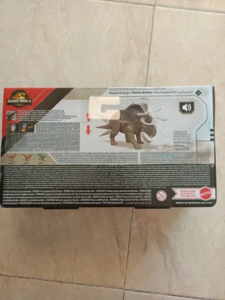 Jurassic World Nasutoceratops Figura