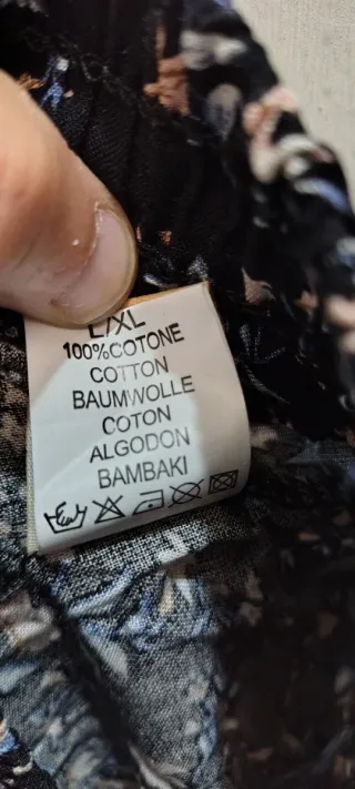 Pantaloni estivi a fiori. Donna