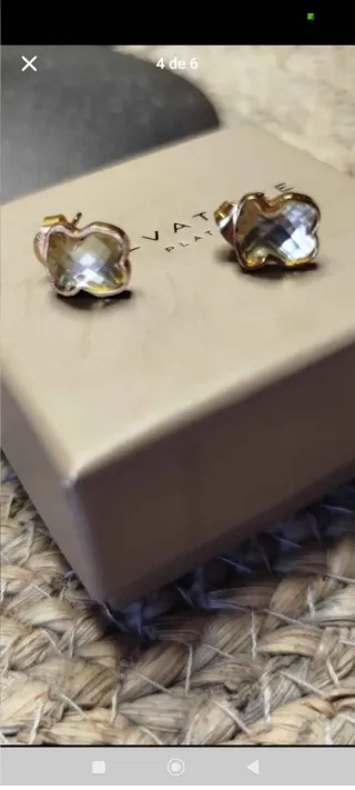 Pendientes dorados con cristal ámbar