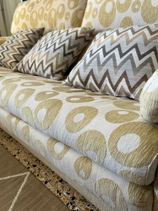 Set di due divani in tessuto lavabili